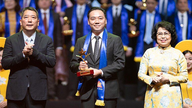 Bác sĩ chuyên khoa II Phạm Kim Thành, Giám đốc Nha khoa Phương Thành, vinh dự nhận giải thưởng Sao Vàng Đất Việt