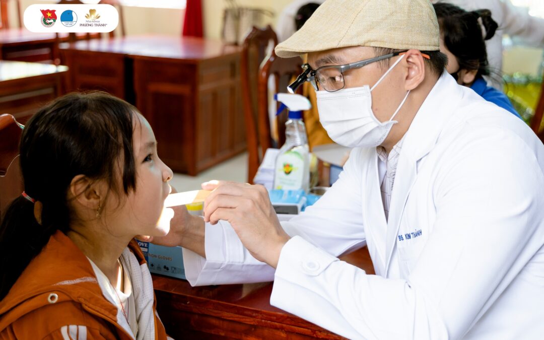 Khám và tư vấn sức khỏe răng miệng cho học sinh Trường Tiều học An Nhơn