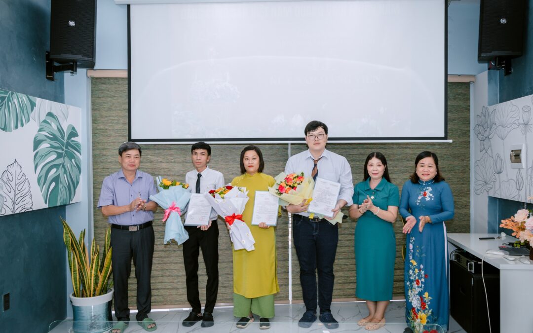 Kết nạp 3 Đảng viên mới