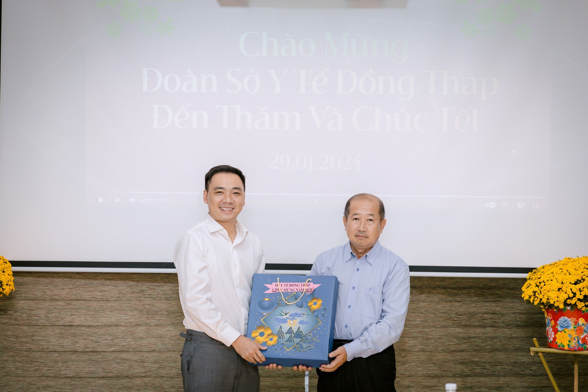 Đoàn sở y tế Đồng Tháp đến thăm và chúc tết Nha khoa Phương Thành