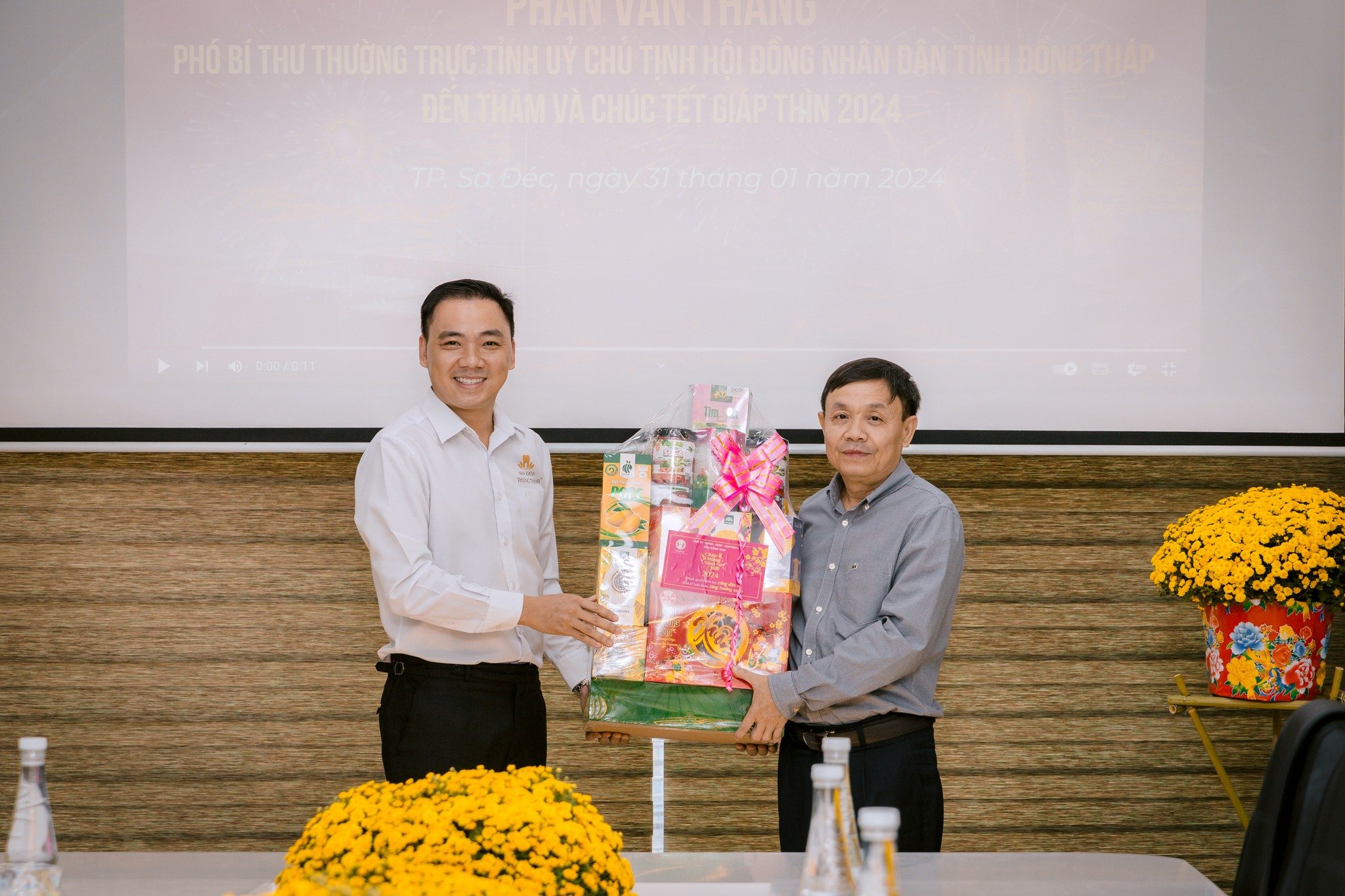 Phó bí thư thường trực tỉnh ủy - Chủ tịch hội đồng nhân dân tỉnh Đồng Tháp đến thăm và chúc tết Nha Khoa Phương Thành giáp thìn 2024