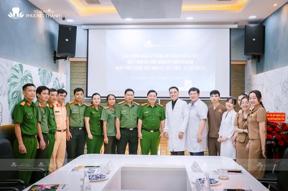 Đón tiếp Đảng ủy Công an Thành phố Sa Đéc đến chúc mừng Ngày Thầy thuốc Việt Nam