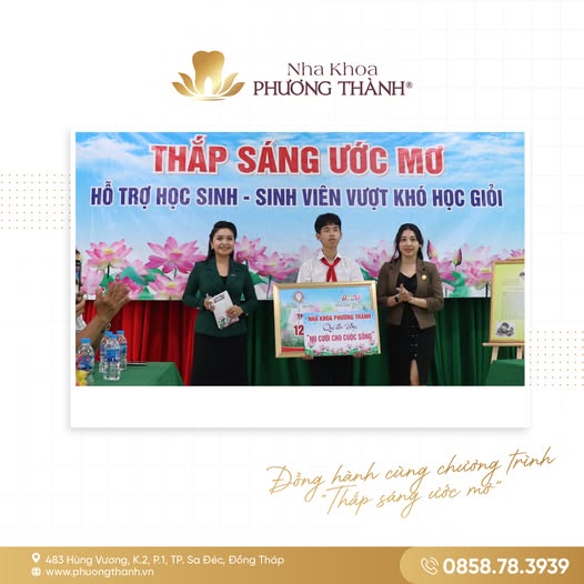 Học sinh nhận học bổng từ Nha Khoa Phương Thành trong chương trình Thắp sáng ước mơ – hỗ trợ sinh viên vượt khó học giỏi tại Sa Đéc