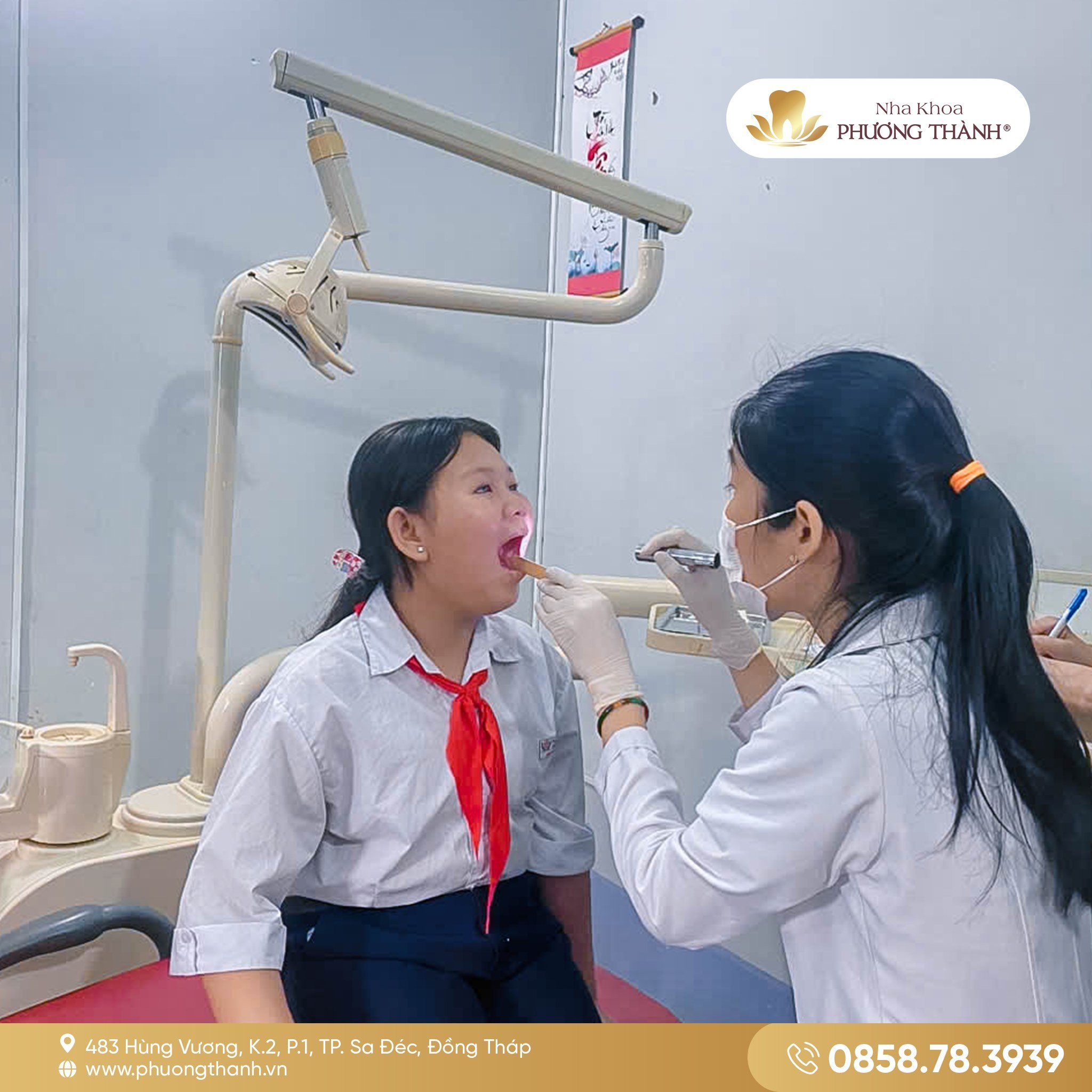 Bác sĩ Nha Khoa Phương Thành khám răng cho học sinh tiểu học trong chương trình chăm sóc sức khỏe học đường – phòng khám hiện đại tại Sa Đéc