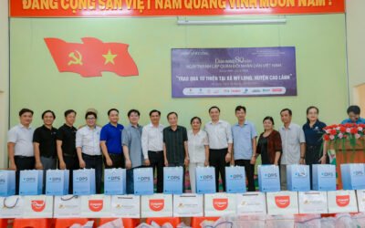 Trao quà từ thiện tại xã Mỹ Long, huyện Cao Lãnh