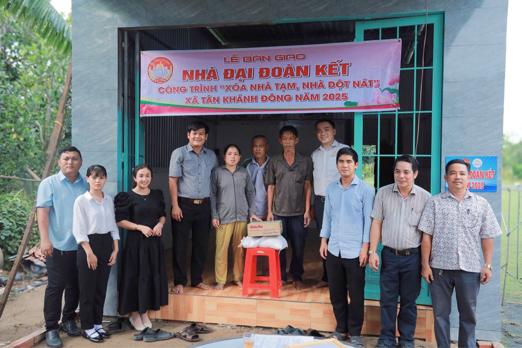 Nha Khoa Phương Thành tham gia lễ bàn giao Nhà Đại Đoàn Kết tại xã Tân Khánh Đông – công trình xóa nhà tạm, nhà dột nát