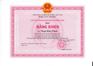 Bằng khen Chủ tịch UBND tỉnh Đồng Tháp tặng Ông Phạm Kim Thành vì thành tích thiện nguyện, chứng minh trách nhiệm xã hội của Nha khoa Phương Thành