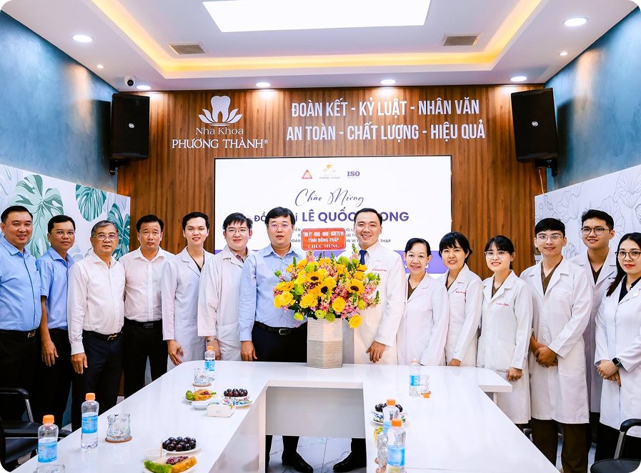 Bí thư tỉnh ủy thăm Nha khoa Phương Thành nhân 70 năm ngày thầy thuốc Việt Nam